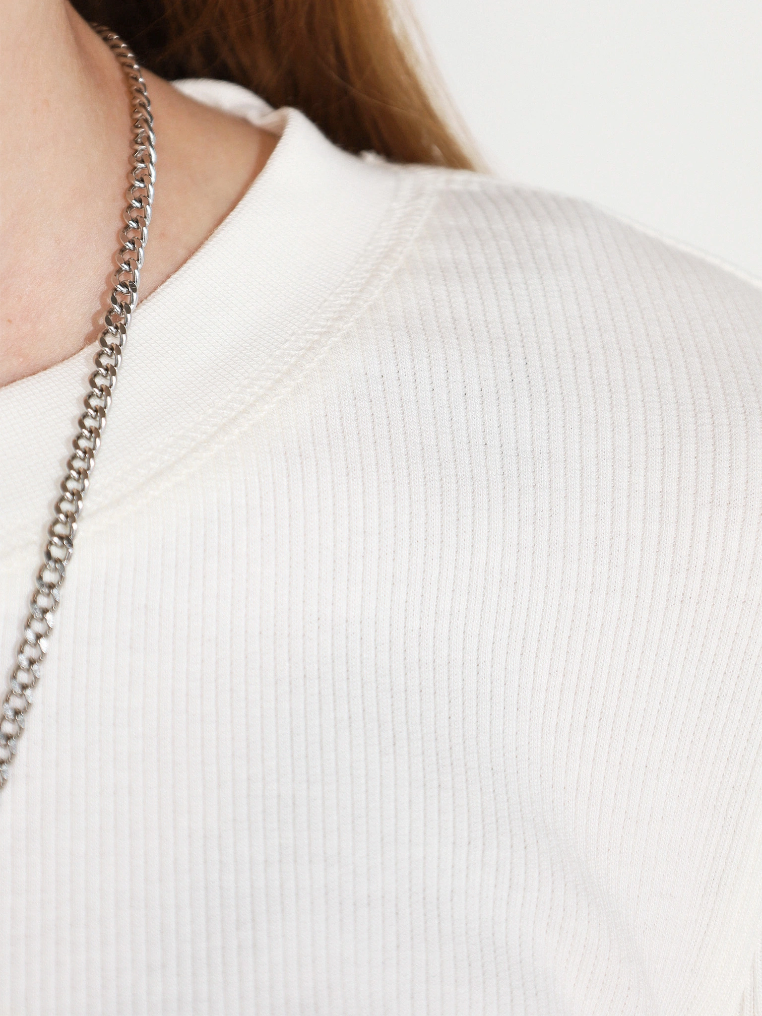 Футболка белого цвета из смесового хлопка